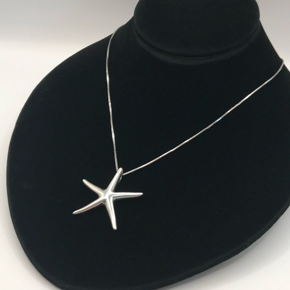 James Avery “Retired” Sterling Silver Starfish Pendant Paired with 925 Necklace - Picture 3 of 8